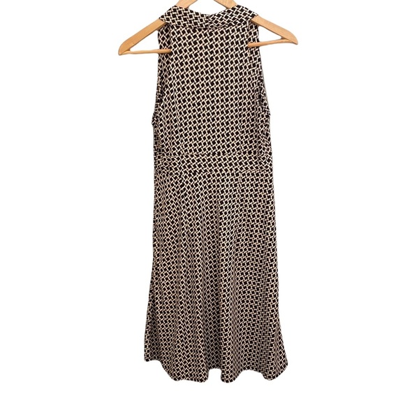Ann Taylor Factory Petites 4P Black Cream Geometric V-Neck Sleeveless Dress NWT - Picture 3 of 12